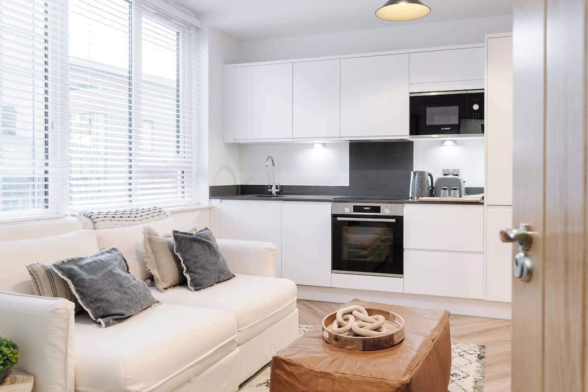 En 32-tommers smart-TV med Parabol-TV samt TV og Netflix