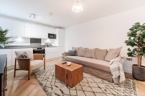 En 32-tommers smart-TV med Parabol-TV samt TV og Netflix