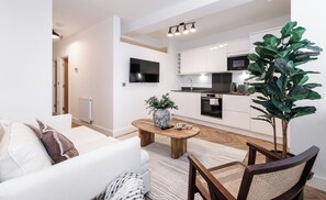 Full-size fridge, microwave, oven, stovetop - Royal House Luxury Apartments Chester (Chester)