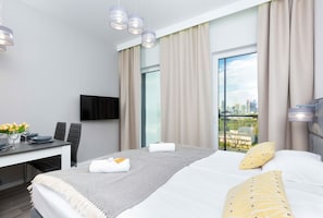 Iron/ironing board, WiFi, bed sheets