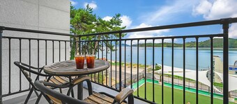 Namhae Spring, Summer, Fall, Winter Pet-