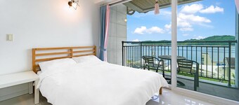 Namhae Spring, Summer, Fall, Winter Pet-