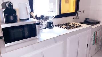 Fridge, microwave, oven, coffee/tea maker