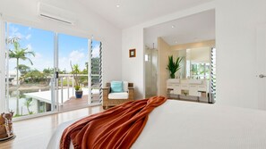 4 bedrooms, iron/ironing board, Internet, bed sheets