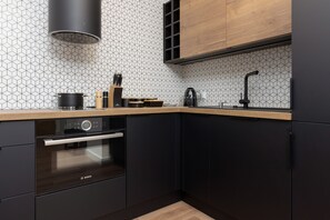Frigorifero, microonde, forno, piano cottura