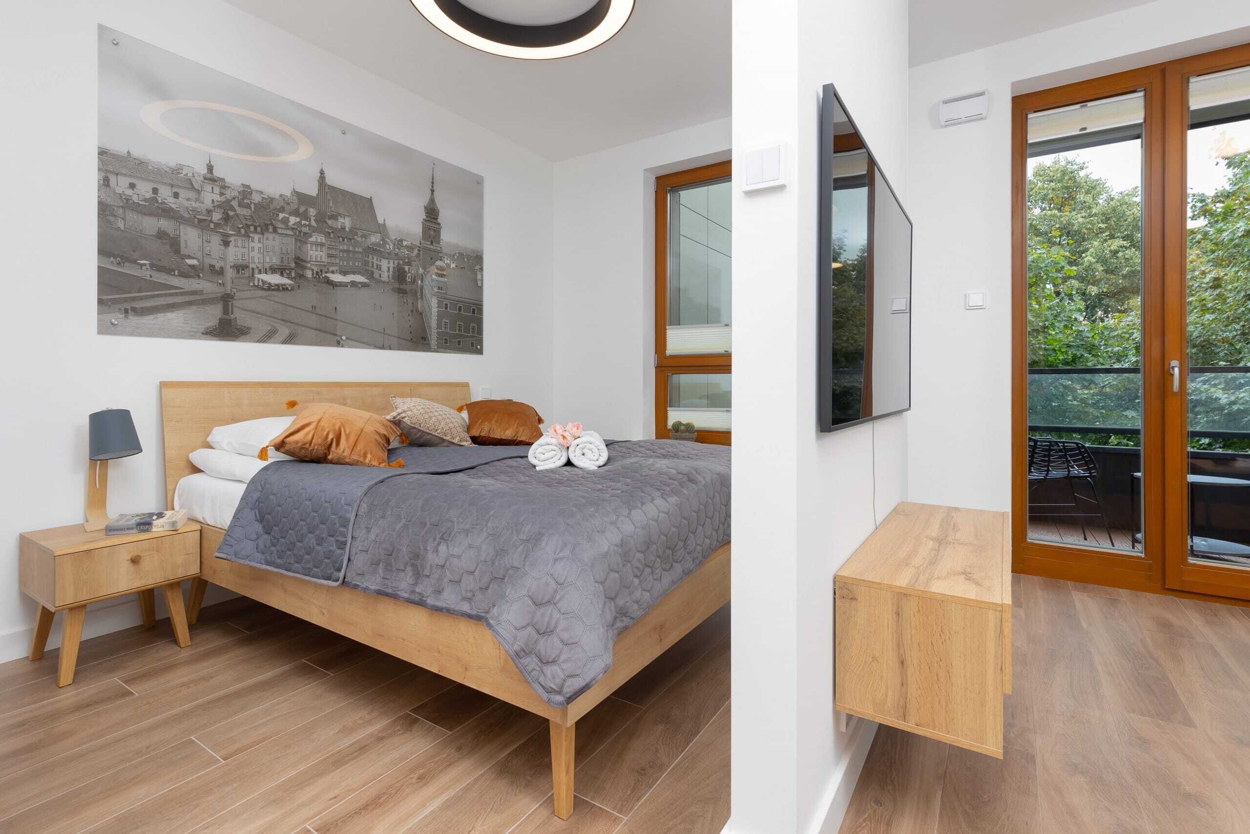 Tabla de planchar con plancha, wifi y ropa de cama 