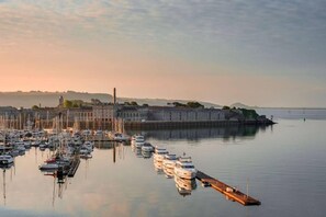 Apartment | Lake - Cozy Coastal Apartment (Plymouth)