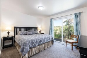 3 chambres, fer et planche à repasser, lit de bébé portatif