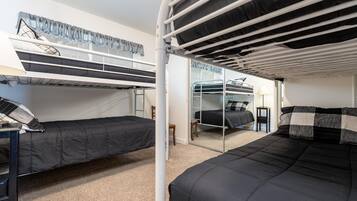 2 bedrooms, iron/ironing board, free WiFi, bed sheets