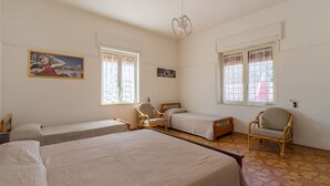 A room with two single beds, a chair, and a small table. - 2842 Villa Colomba - Appartamento A by Barbarhouse (Nardò)