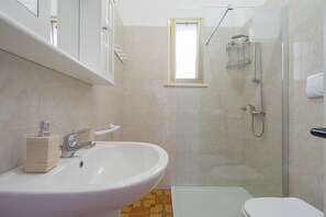 Appartamento | Bagno | Doccia, asciugacapelli, bidet