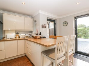 雪櫃、洗碗機、電熱水壺、多士爐