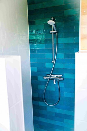 House, Smoking | Bathroom