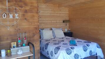 1 bedroom, bed sheets