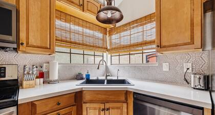 Lakefront Home | Community Pool & Hot Tub