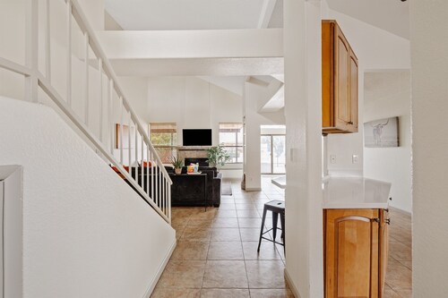 Lakefront Home | Community Pool & Hot Tub