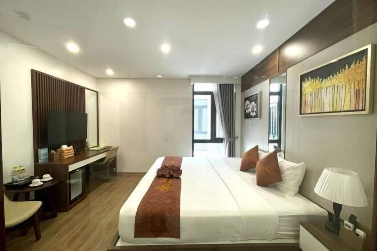 Premium bedding, minibar, in-room safe, desk