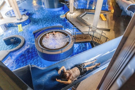 3 indoor pools, 2 outdoor pools