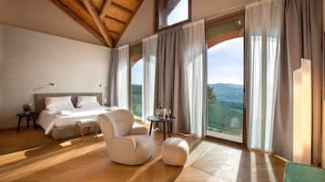 Suite | Premium bedding, down duvets, minibar, in-room safe