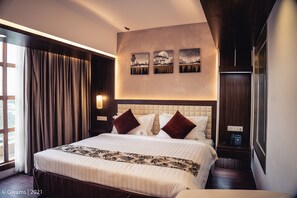 Deluxe Single Room, 1 Queen Bed, Non Smoking, City View | Down duvets, minibar, in-room safe, individually decorated - Grand River View Hotel (Rajshahi)