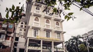 A multi-story hotel with a prominent sign reading "Grand River View." - Grand River View Hotel (Rajshahi)