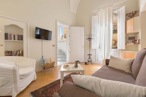 Apartment | Wohnzimmer | Fernseher