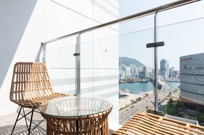 Decoración personalizada, muebles diferentes y wifi gratis