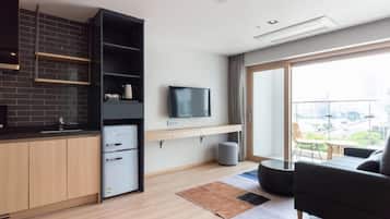Habitación familiar con 2 camas individuales | Decoración personalizada, muebles diferentes y wifi gratis