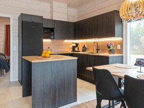 Jääkaappi, mikroaaltouuni, astianpesukone