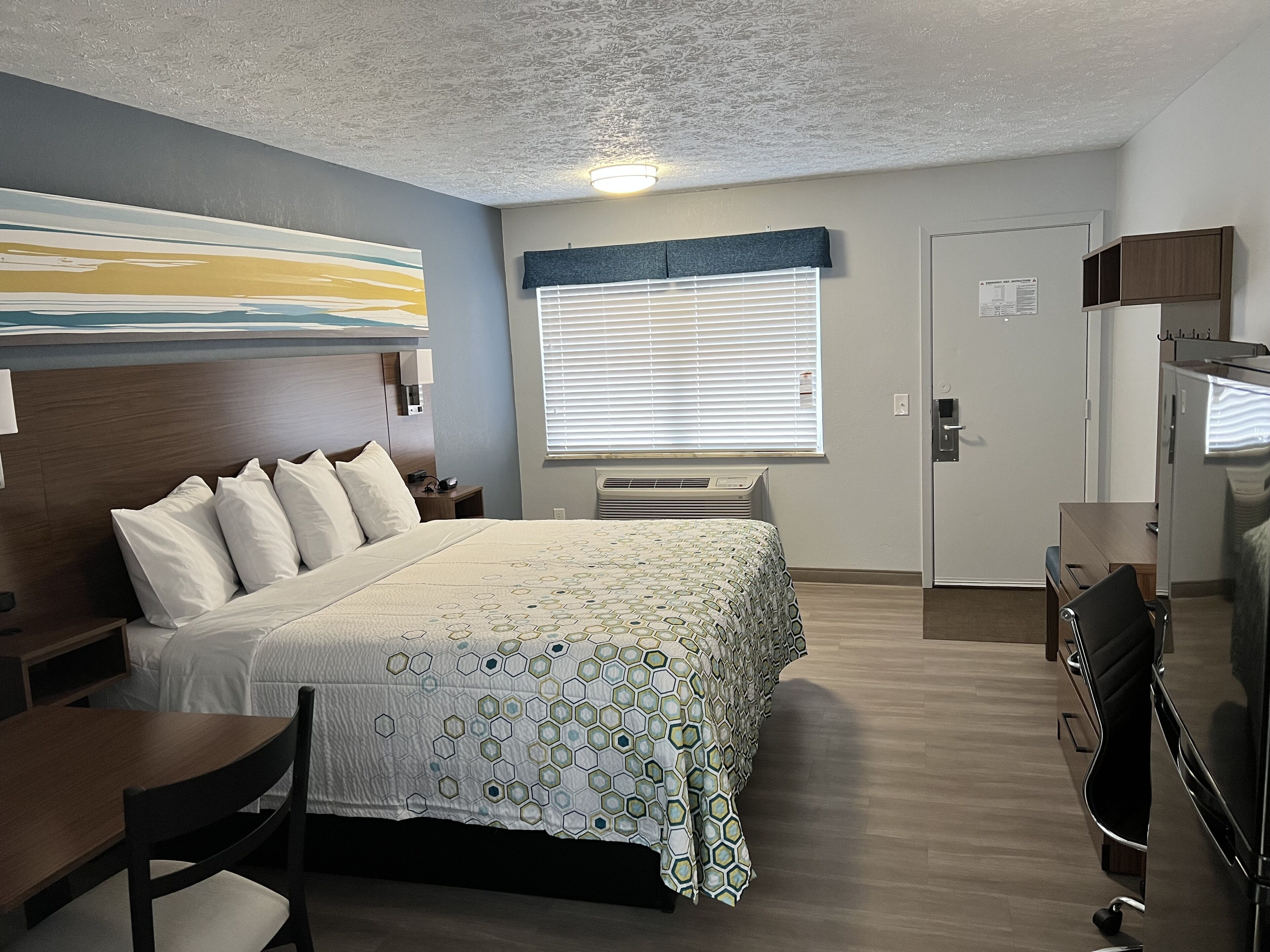 Desk, laptop workspace, blackout drapes, free cribs/infant beds