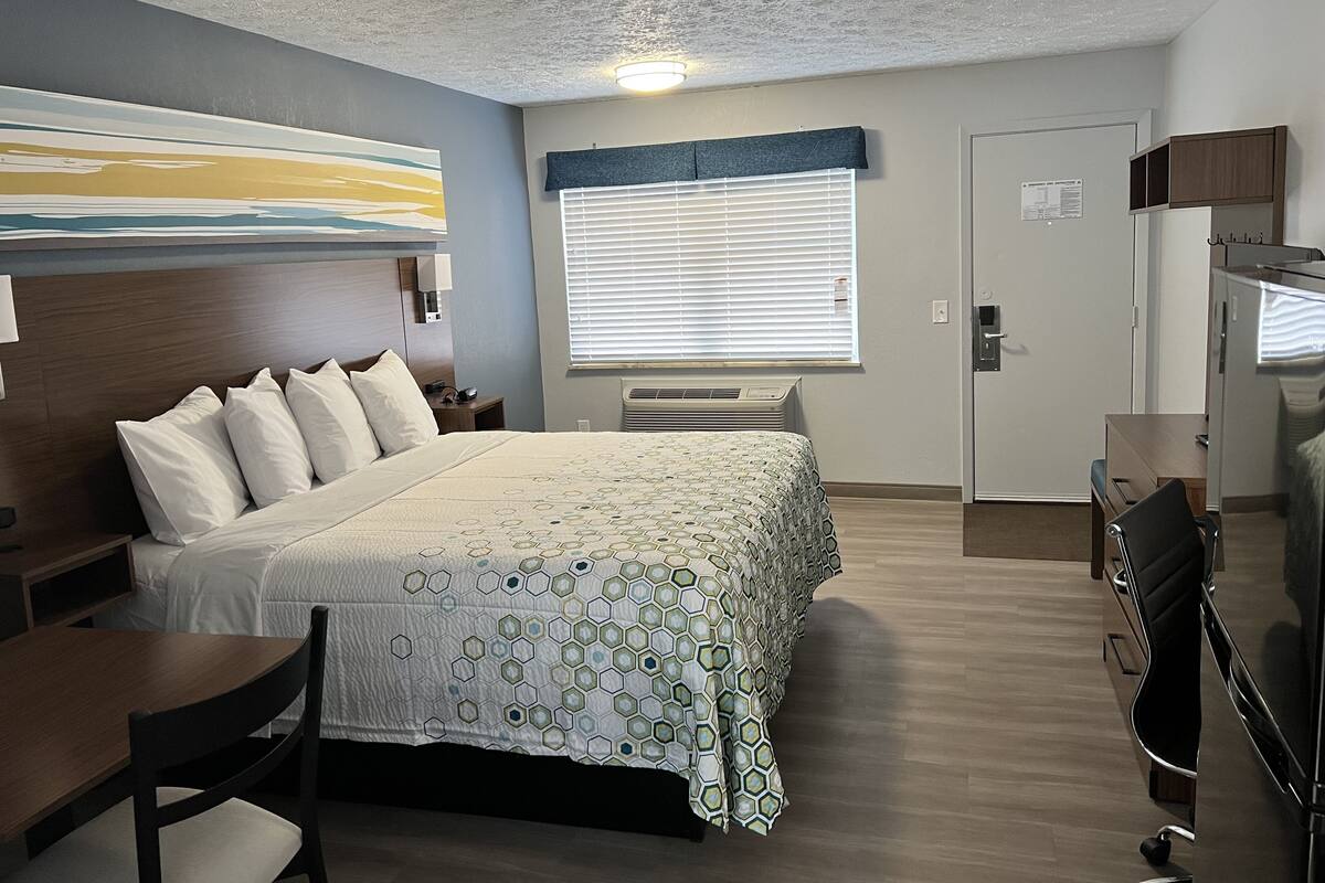 Desk, laptop workspace, blackout drapes, free cribs/infant beds