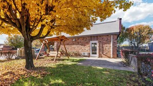 Courtyard - HomeTowne Studios by Red Roof Georgetown, KY (Georgetown)