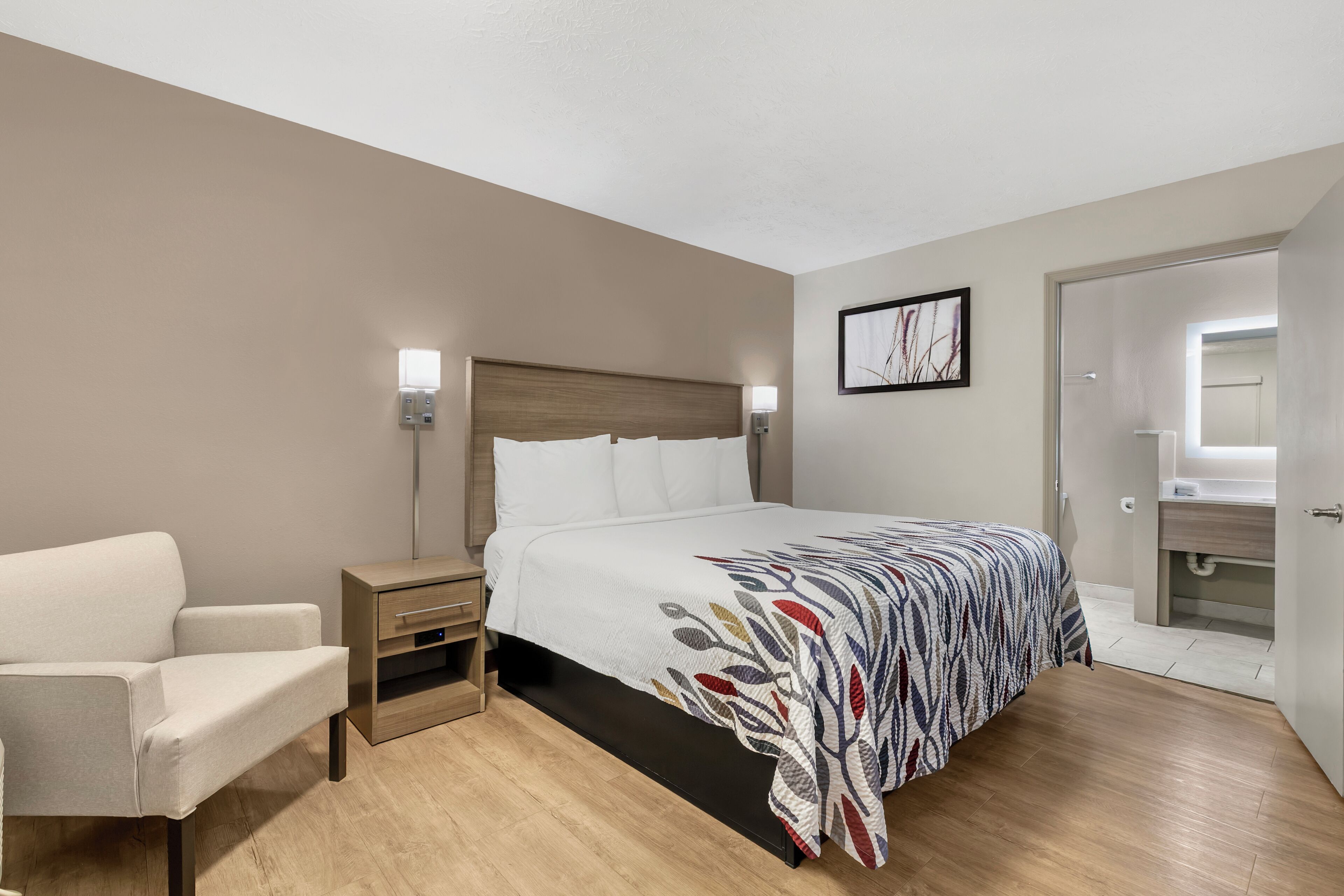 Deluxe Room, 1 King Bed, Non Smoking | Individually furnished, desk, laptop workspace, blackout drapes