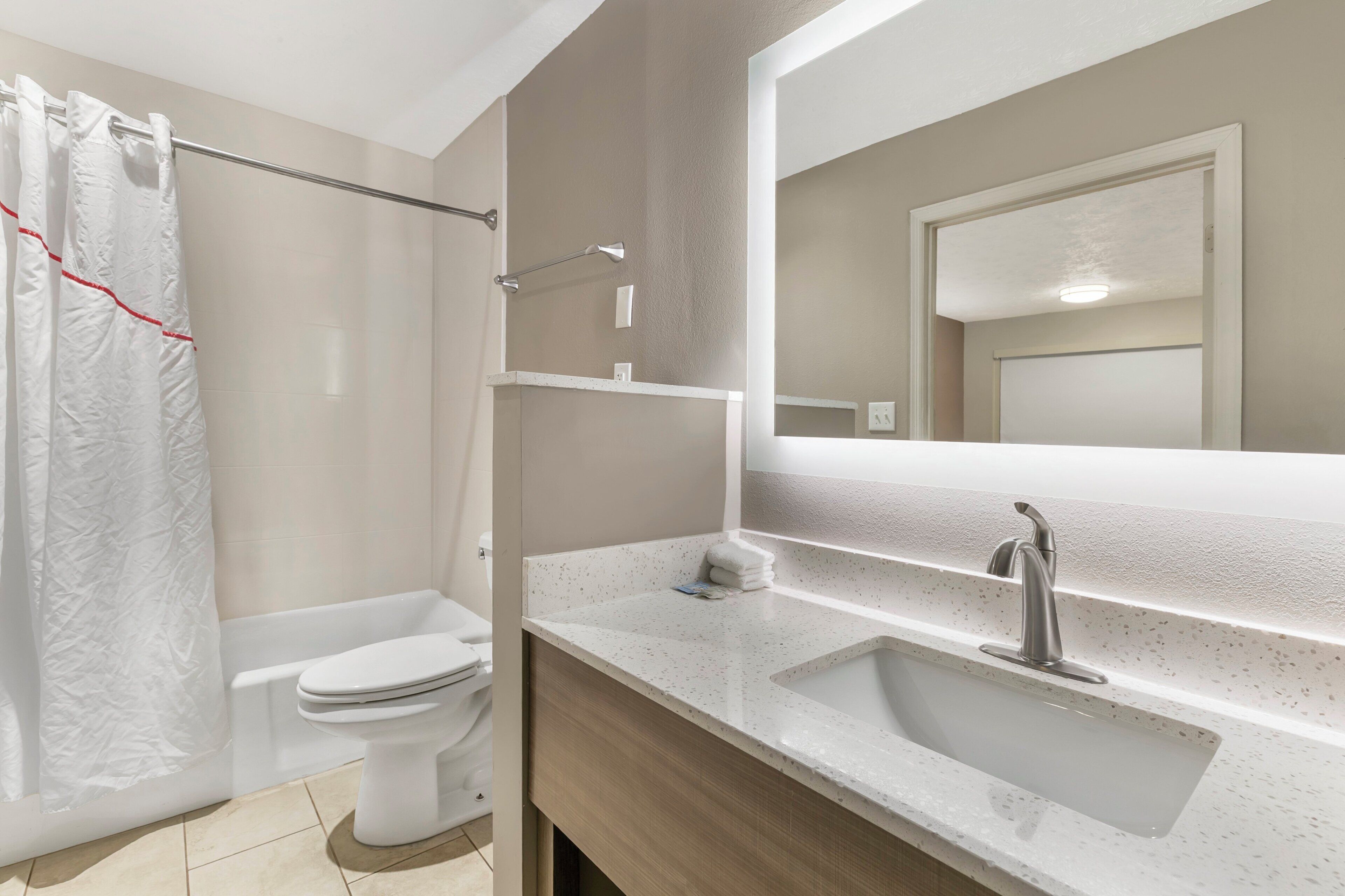 Combined shower/tub, free toiletries, towels, soap