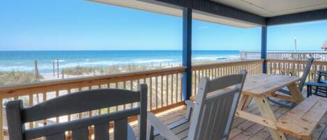 屋外ダイニングエリア