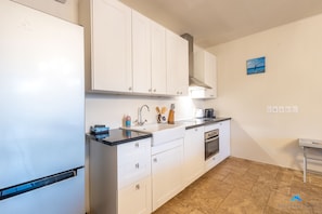 Panoramic-Apartment | Eigene Küche | Großer Kühlschrank, Mikrowelle, Ofen, Herdplatte