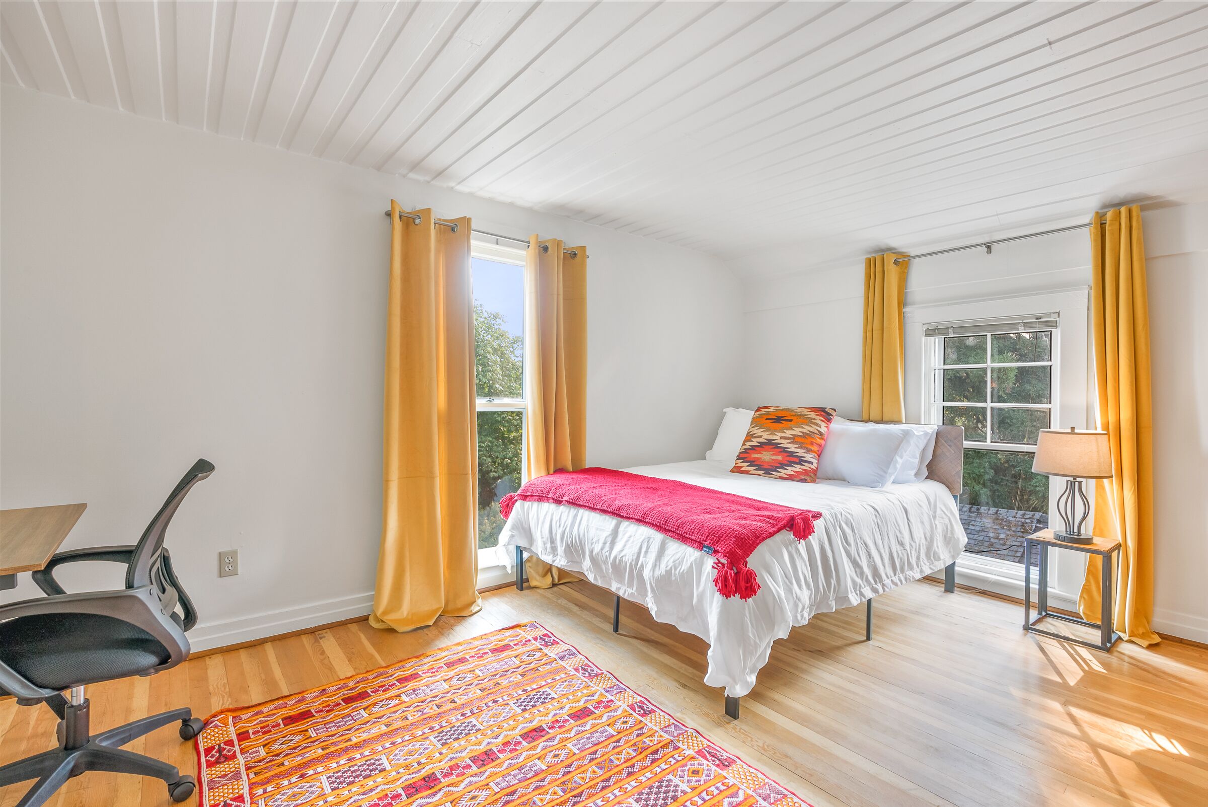 Downtown Gem! Yoga Room! Reliable WIFI!