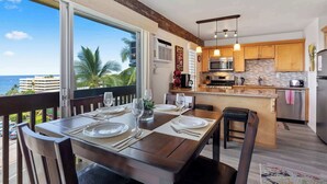 Suite studio, 1 très grand lit et 1 canapé-lit, cuisine, vue sur l’océan (Kona Mansions #A303) | Restauration
