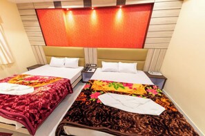 Deluxe Quadruple Room | Egyptian cotton sheets, premium bedding, down comforters - Hotel Signature Inn New Digha (Kanthi)