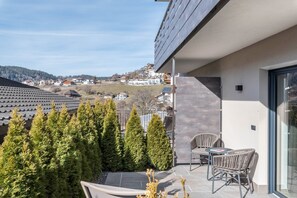 Terrace/patio - Accessible Holiday Apartment 'Aster Moments Apt Max' with Terrace & Wi-Fi (San Genesio)