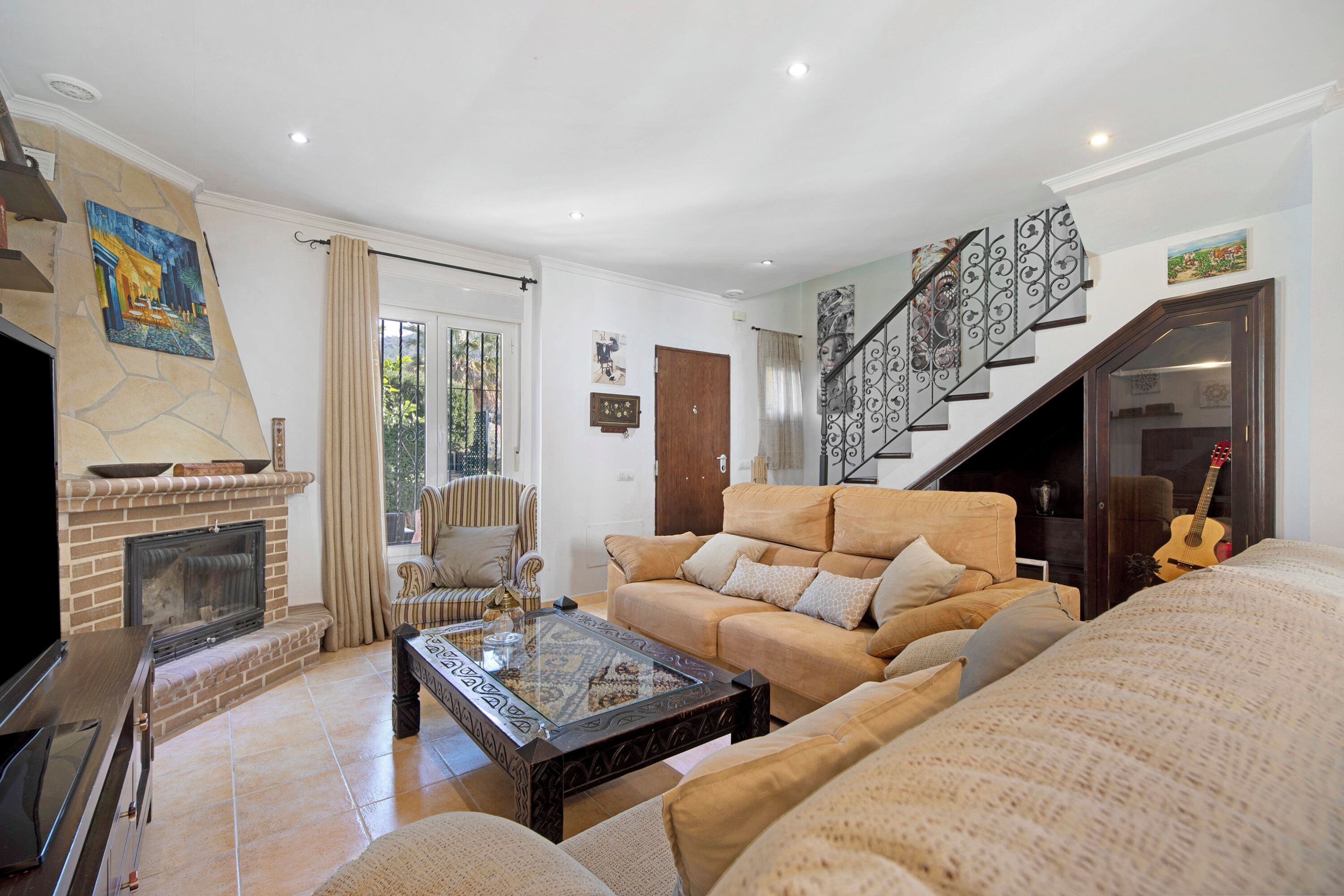 Televisie en een open haard