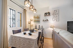 Dining - Holiday Home "Villa Viruta" with Mountain View, Shared Pool & Wi-Fi (El Bosque)