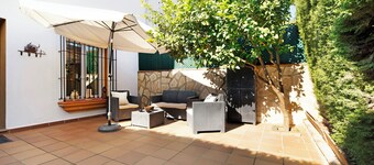 Vakantiehuis "Villa Viruta" met Bergzicht, Gedeeld Zwembad & Wi-Fi