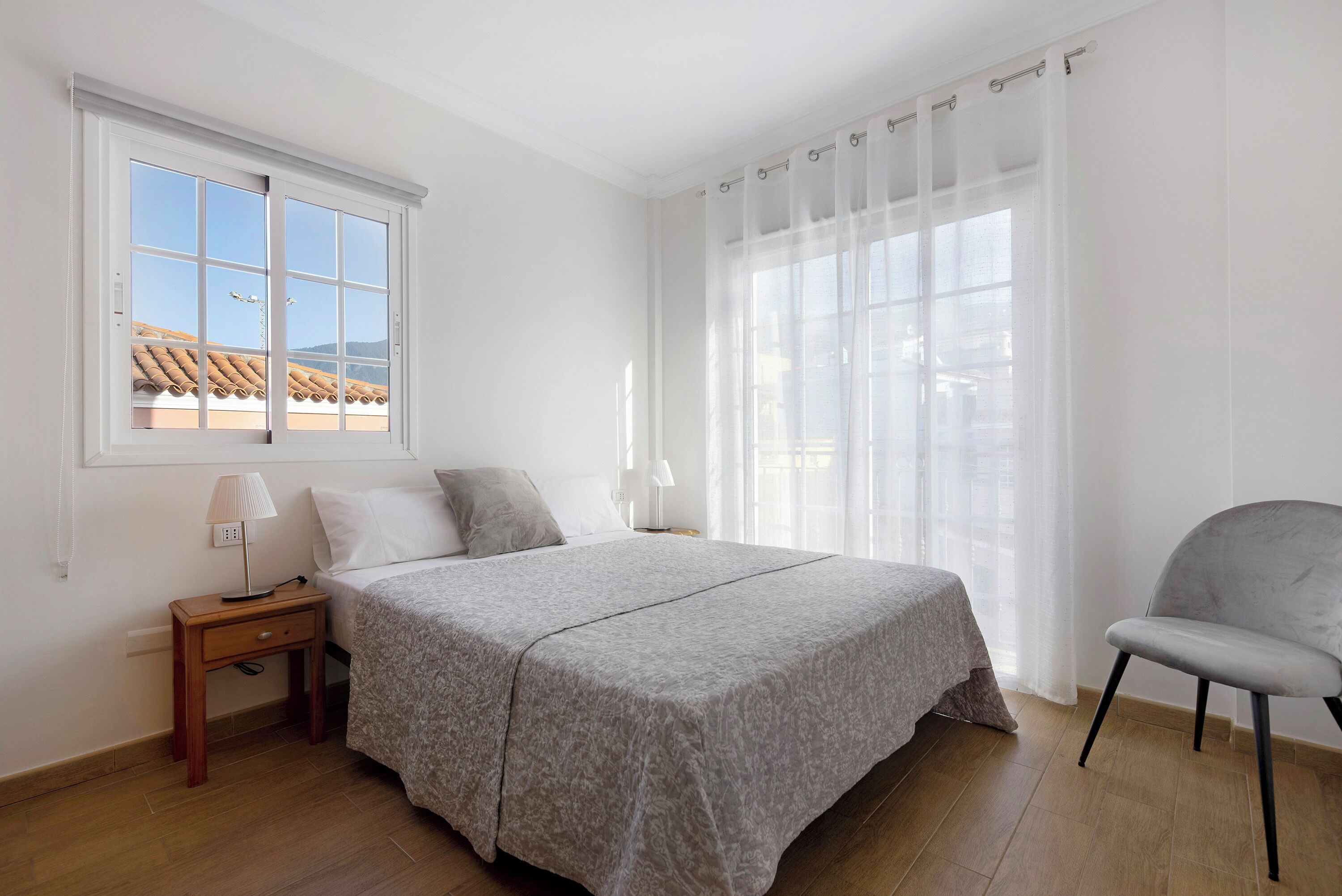 3 slaapkamers, een strijkplank/strijkijzer, gratis wifi, beddengoed