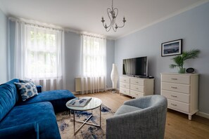 Comfort Apartment | Living area | 42-inch TV with cable channels - Lion Apartments - Parkowa 33a Baltica II (Sopot)