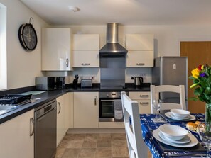 Fridge, microwave, oven, dishwasher