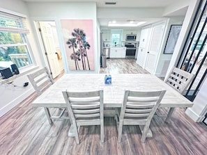 Dining - Pass-A-Grille St Pete Beach 4/2.5 WiFi Parking (St Pete Beach)