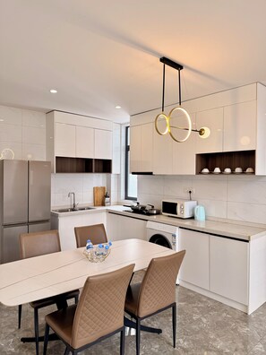 Private kitchen - Elizabeth Golf Apartment (Kigali)