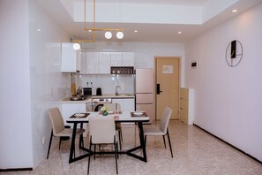 豪華公寓, 2 間臥室 | 起居區 | 50-吋智慧型電視、數位頻道、電視