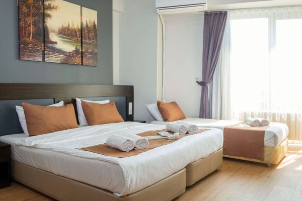 Desk, laptop workspace, WiFi (free), bed sheets